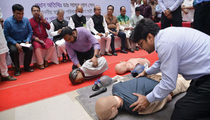 শিশু দিবসে বসুন্ধরা সিটিতে সিপিআর প্রশিক্ষণ